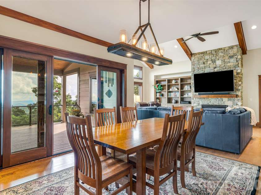 320 Summerset Drive, Hendersonville, NC 28792.  MLS# CAR4409417, YatesRealty ID 50892. 