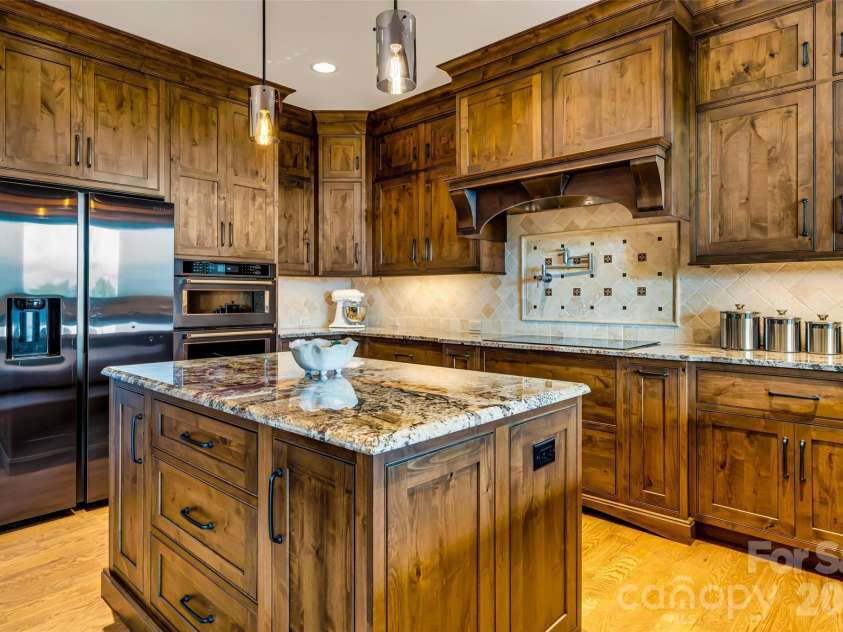 320 Summerset Drive, Hendersonville, NC 28792.  MLS# CAR4409417, YatesRealty ID 50892. 