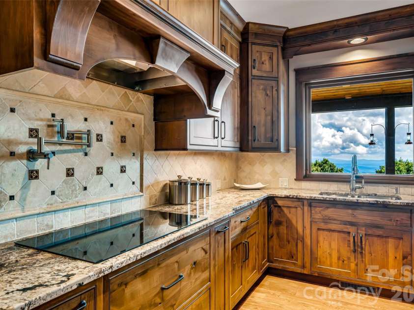 320 Summerset Drive, Hendersonville, NC 28792.  MLS# CAR4409417, YatesRealty ID 50892. 