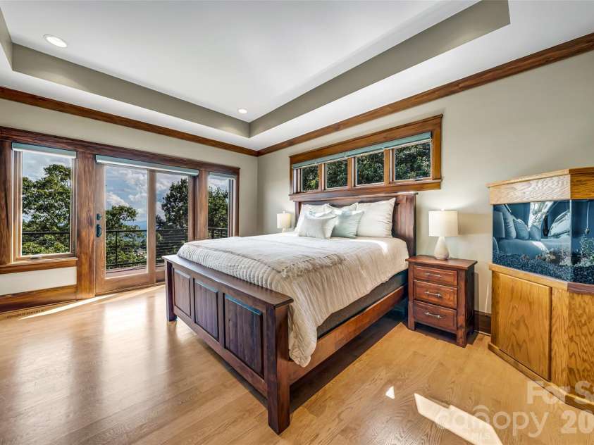 320 Summerset Drive, Hendersonville, NC 28792.  MLS# CAR4409417, YatesRealty ID 50892. 