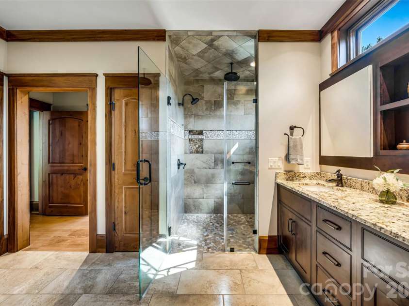 320 Summerset Drive, Hendersonville, NC 28792.  MLS# CAR4409417, YatesRealty ID 50892. 