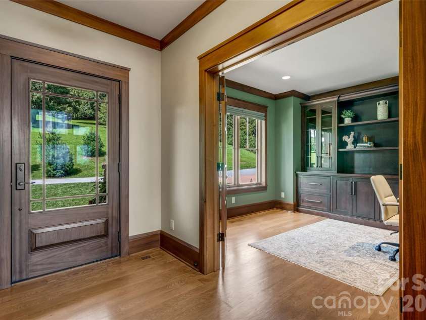 320 Summerset Drive, Hendersonville, NC 28792.  MLS# CAR4409417, YatesRealty ID 50892. 