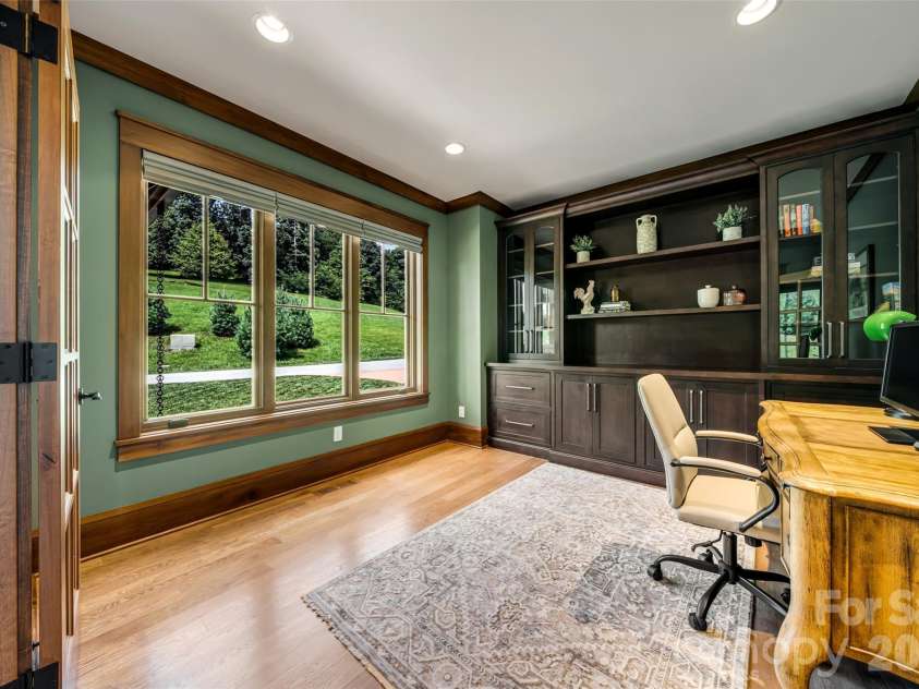 320 Summerset Drive, Hendersonville, NC 28792.  MLS# CAR4409417, YatesRealty ID 50892. 