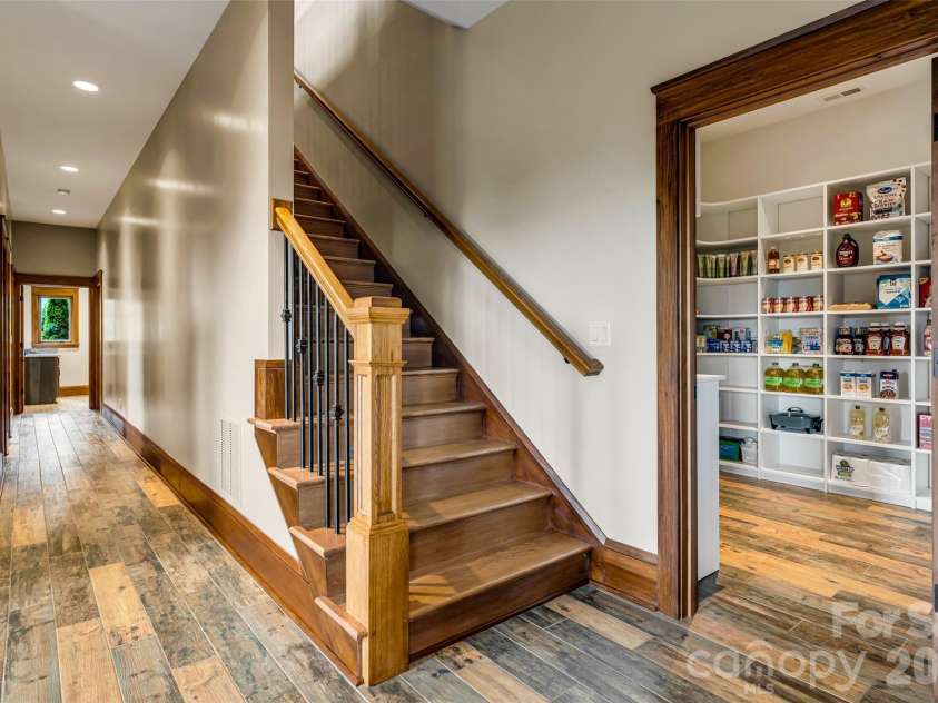 320 Summerset Drive, Hendersonville, NC 28792.  MLS# CAR4409417, YatesRealty ID 50892. 
