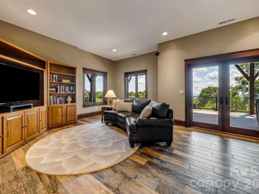 320 Summerset Drive, Hendersonville, NC 28792.  MLS# CAR4409417, YatesRealty ID 50892. 