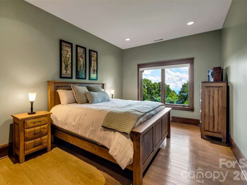 320 Summerset Drive, Hendersonville, NC 28792.  MLS# CAR4409417, YatesRealty ID 50892. 