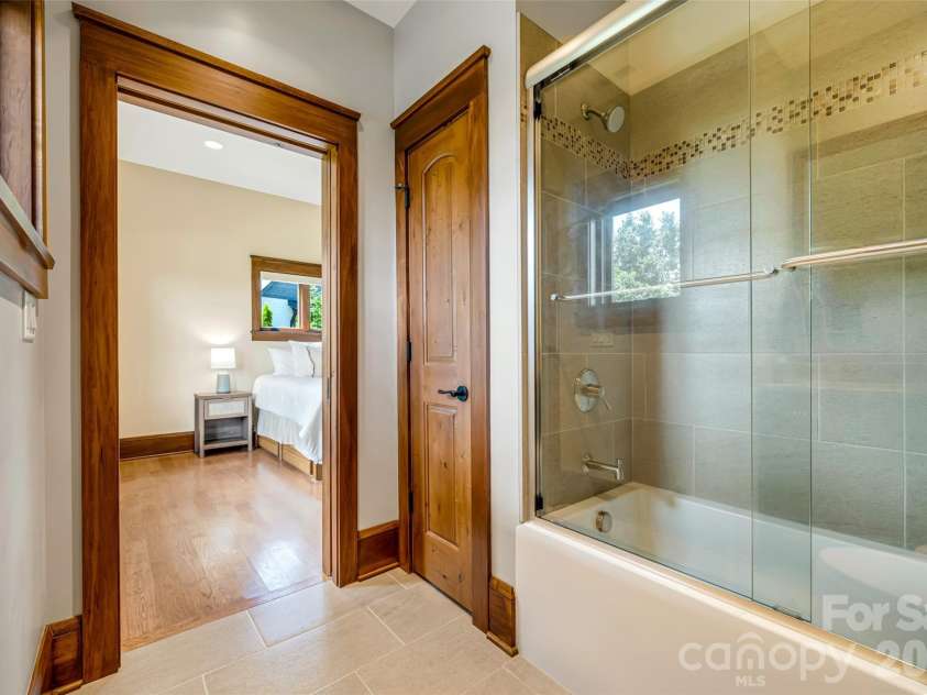 320 Summerset Drive, Hendersonville, NC 28792.  MLS# CAR4409417, YatesRealty ID 50892. 