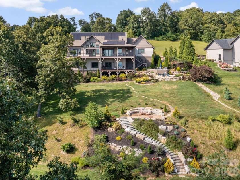 320 Summerset Drive, Hendersonville, NC 28792.  MLS# CAR4409417, YatesRealty ID 50892. 