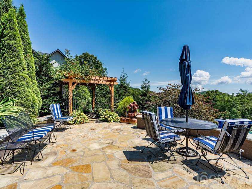 320 Summerset Drive, Hendersonville, NC 28792.  MLS# CAR4409417, YatesRealty ID 50892. 