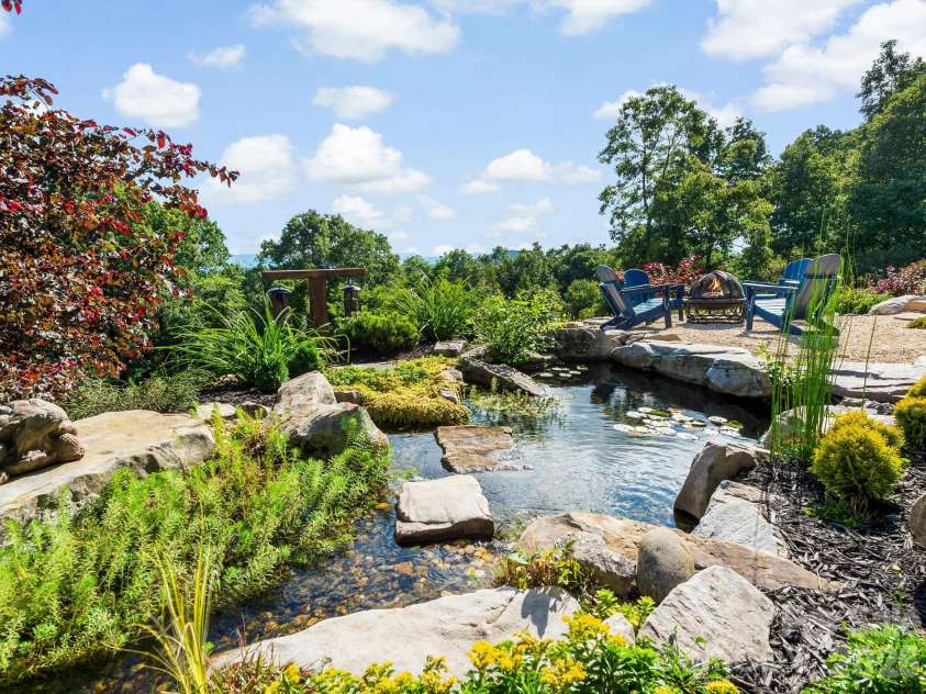 320 Summerset Drive, Hendersonville, NC 28792.  MLS# CAR4409417, YatesRealty ID 50892. 
