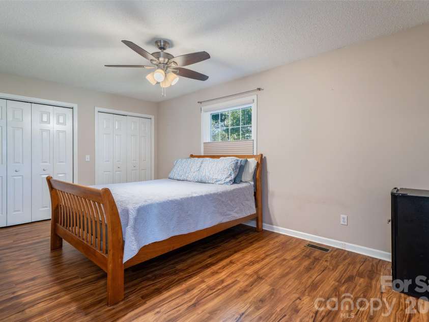 18 Friendly Way, Asheville, NC 28806.  MLS# CAR4423504, YatesRealty ID 50897. 3rd Bedroom with access to bathroom