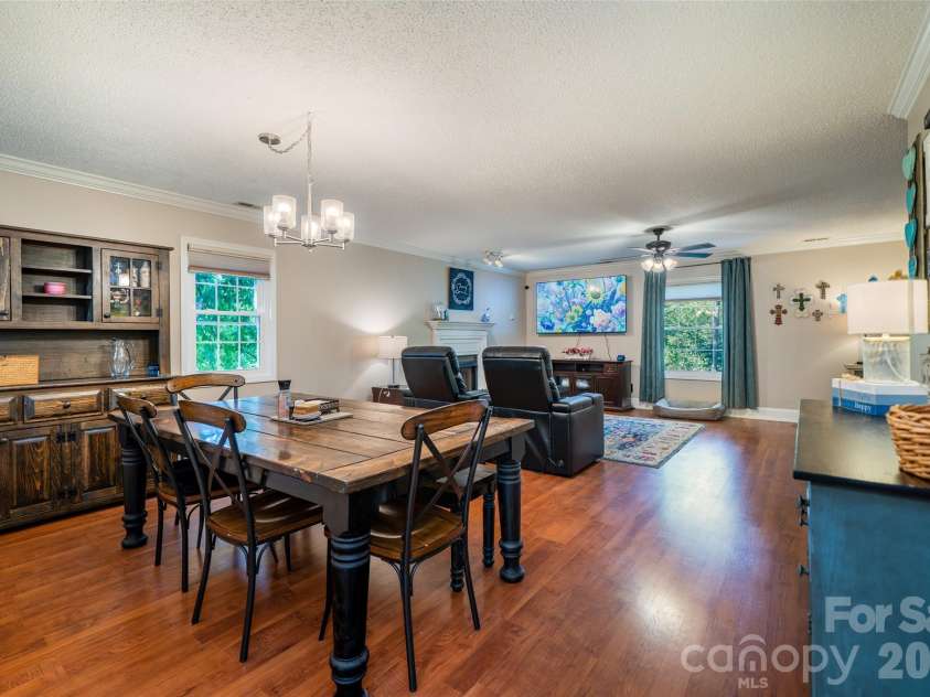 18 Friendly Way, Asheville, NC 28806.  MLS# CAR4423504, YatesRealty ID 50897. Open space dining room