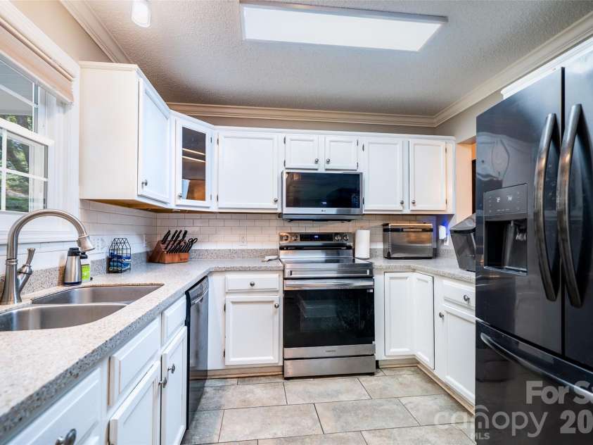 18 Friendly Way, Asheville, NC 28806.  MLS# CAR4423504, YatesRealty ID 50897. Perfect kitchen with counter space