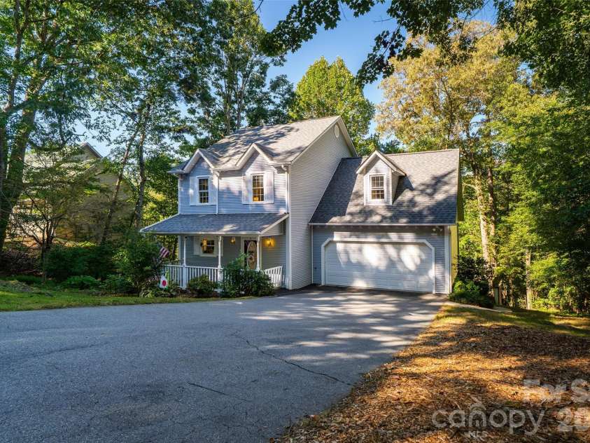 18 Friendly Way, Asheville, NC 28806.  MLS# CAR4423504, YatesRealty ID 50897. Sloped driveway
