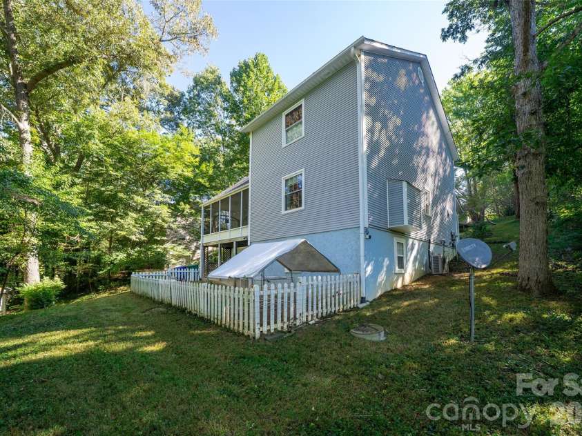 18 Friendly Way, Asheville, NC 28806.  MLS# CAR4423504, YatesRealty ID 50897. View of backyard