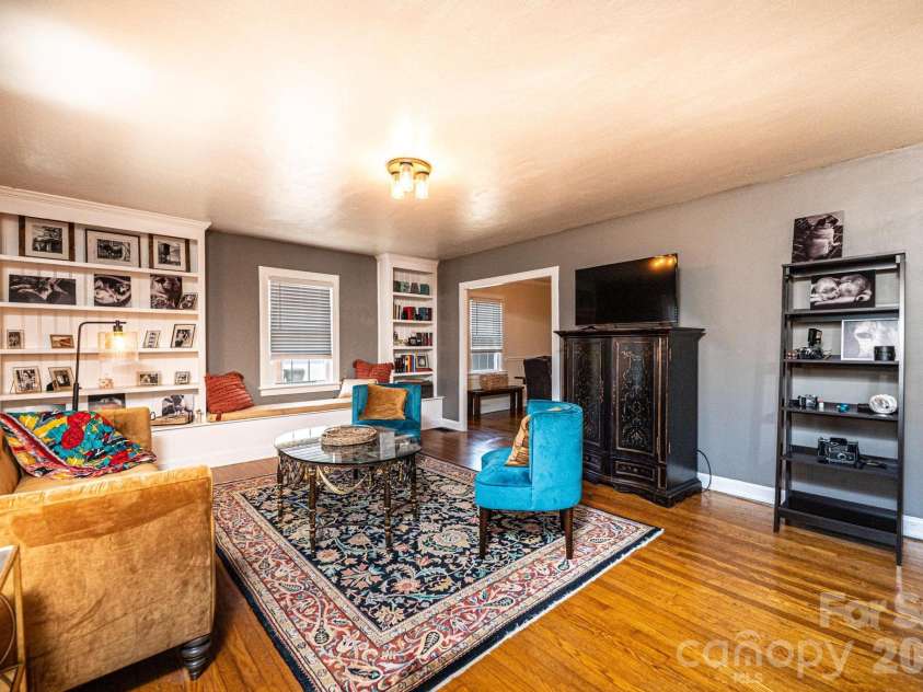 1240 12th Street Place, Hickory, NC 28601.  MLS# CAR4394943, YatesRealty ID 50898. 