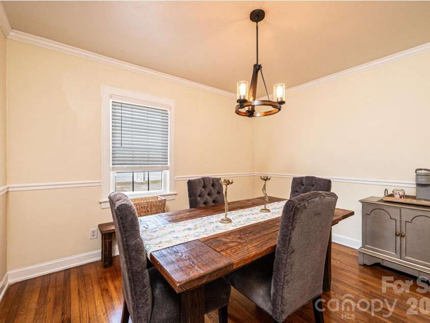 1240 12th Street Place, Hickory, NC 28601.  MLS# CAR4394943, YatesRealty ID 50898. 