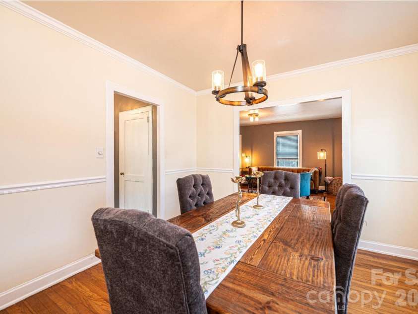 1240 12th Street Place, Hickory, NC 28601.  MLS# CAR4394943, YatesRealty ID 50898. 