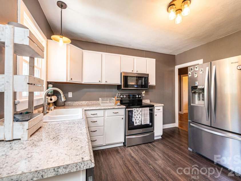 1240 12th Street Place, Hickory, NC 28601.  MLS# CAR4394943, YatesRealty ID 50898. 