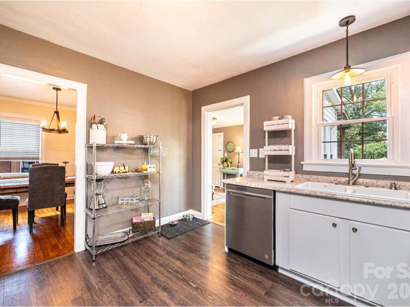 1240 12th Street Place, Hickory, NC 28601.  MLS# CAR4394943, YatesRealty ID 50898. 