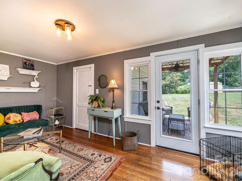 1240 12th Street Place, Hickory, NC 28601.  MLS# CAR4394943, YatesRealty ID 50898. 