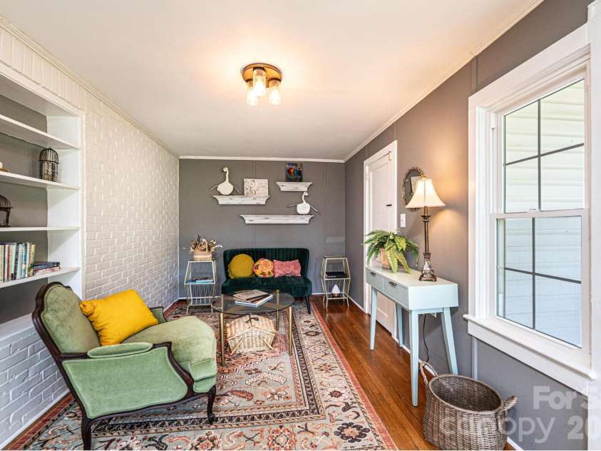 1240 12th Street Place, Hickory, NC 28601.  MLS# CAR4394943, YatesRealty ID 50898. 