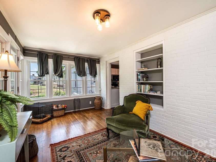 1240 12th Street Place, Hickory, NC 28601.  MLS# CAR4394943, YatesRealty ID 50898. 