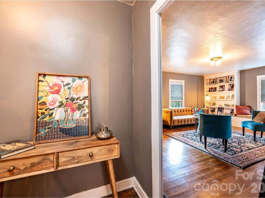 1240 12th Street Place, Hickory, NC 28601.  MLS# CAR4394943, YatesRealty ID 50898. 