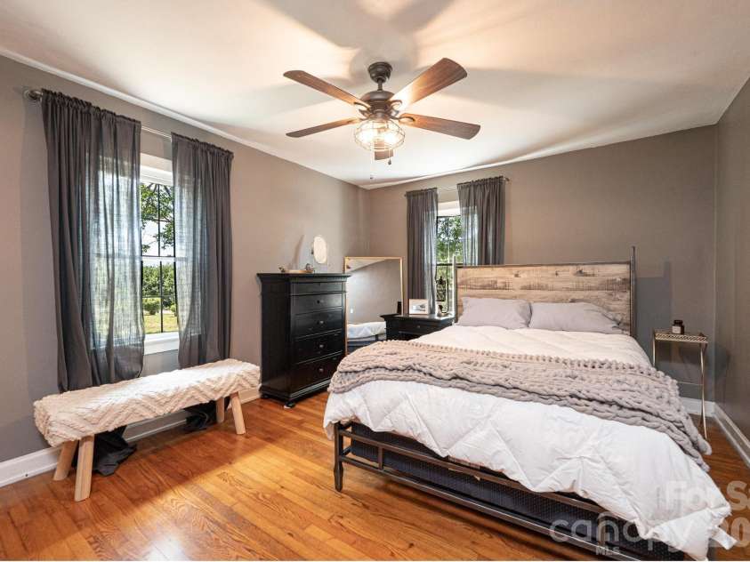 1240 12th Street Place, Hickory, NC 28601.  MLS# CAR4394943, YatesRealty ID 50898. 