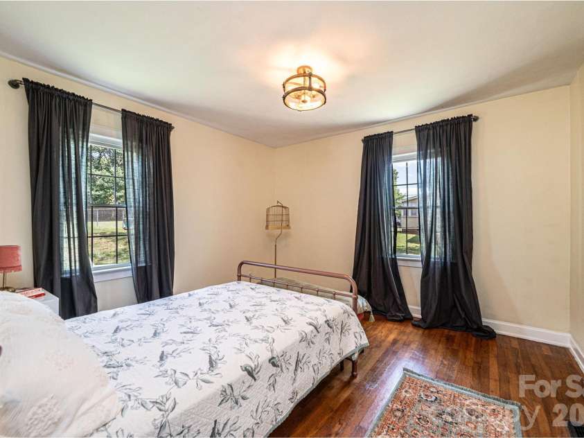 1240 12th Street Place, Hickory, NC 28601.  MLS# CAR4394943, YatesRealty ID 50898. 
