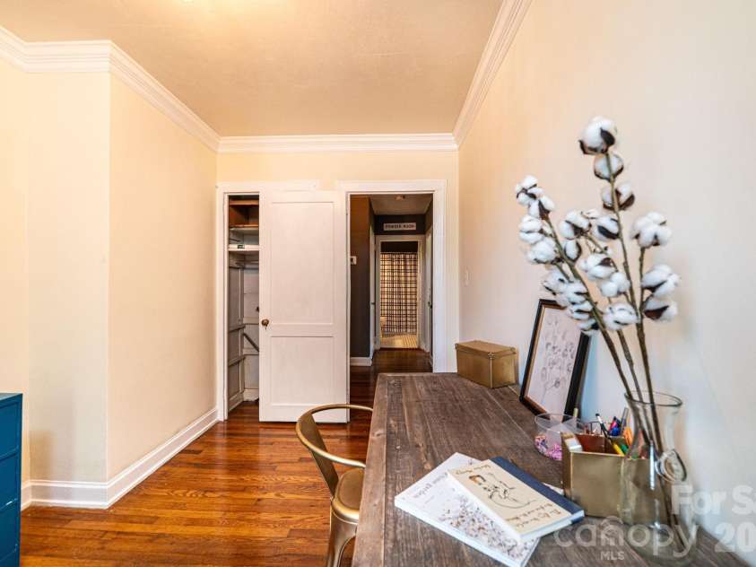 1240 12th Street Place, Hickory, NC 28601.  MLS# CAR4394943, YatesRealty ID 50898. 