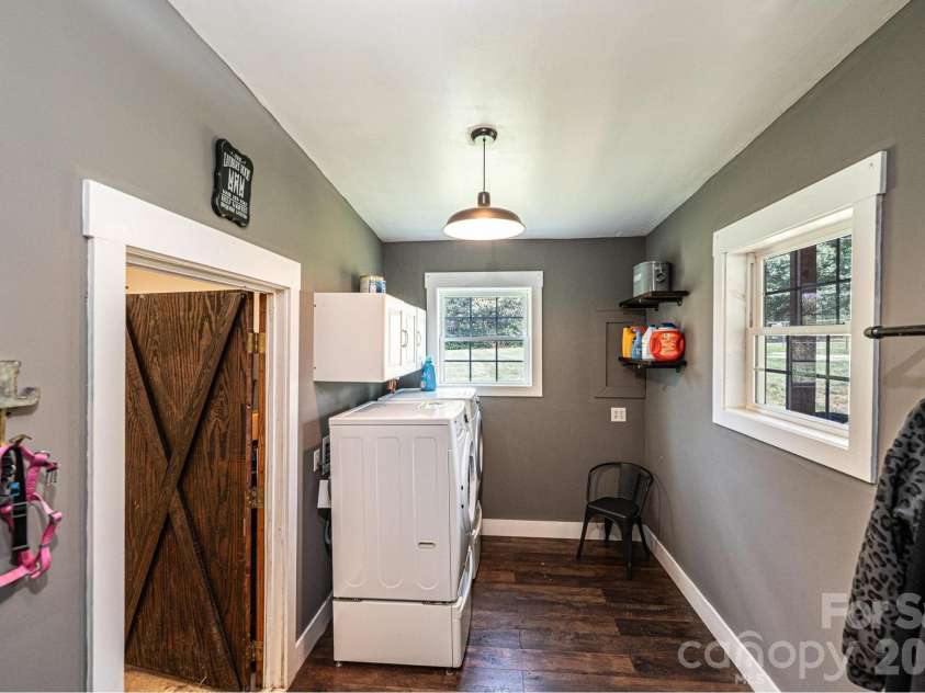 1240 12th Street Place, Hickory, NC 28601.  MLS# CAR4394943, YatesRealty ID 50898. 