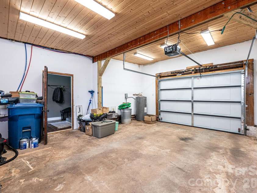 1240 12th Street Place, Hickory, NC 28601.  MLS# CAR4394943, YatesRealty ID 50898. 