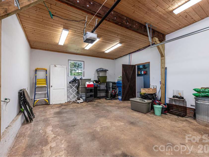 1240 12th Street Place, Hickory, NC 28601.  MLS# CAR4394943, YatesRealty ID 50898. 