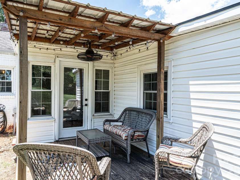 1240 12th Street Place, Hickory, NC 28601.  MLS# CAR4394943, YatesRealty ID 50898. 