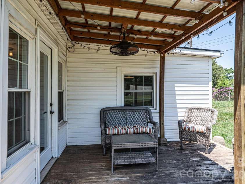 1240 12th Street Place, Hickory, NC 28601.  MLS# CAR4394943, YatesRealty ID 50898. 