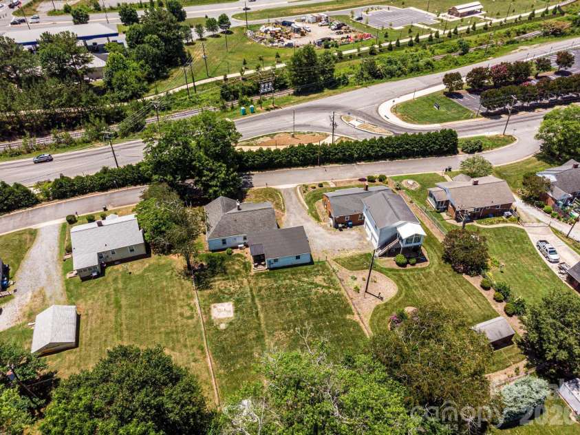 1240 12th Street Place, Hickory, NC 28601.  MLS# CAR4394943, YatesRealty ID 50898. 