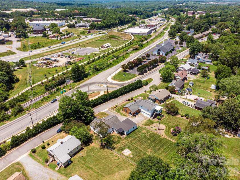 1240 12th Street Place, Hickory, NC 28601.  MLS# CAR4394943, YatesRealty ID 50898. 
