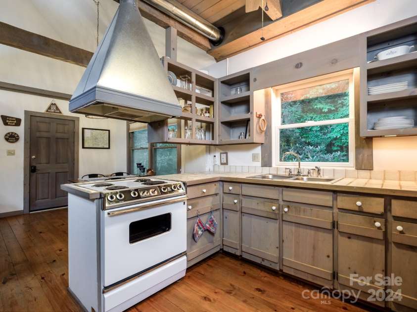 11462 Greenville Highway, Cedar Mountain, NC 28718.  MLS# CAR4204650, YatesRealty ID 509. 