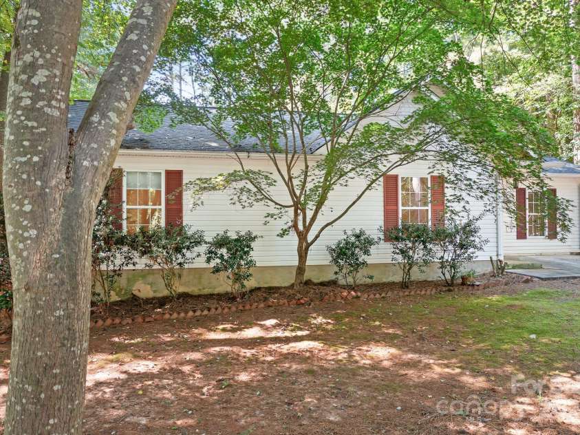 134 Mills Valley Drive, Mooresville, NC 28117.  MLS# CAR4301666, YatesRealty ID 509. 