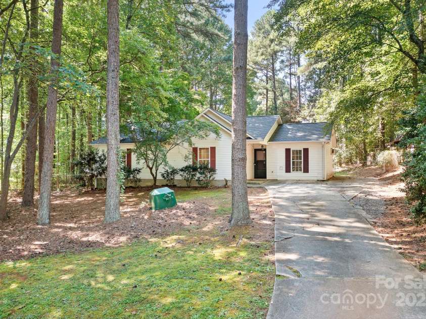 134 Mills Valley Drive, Mooresville, NC 28117.  MLS# CAR4301666, YatesRealty ID 509. 