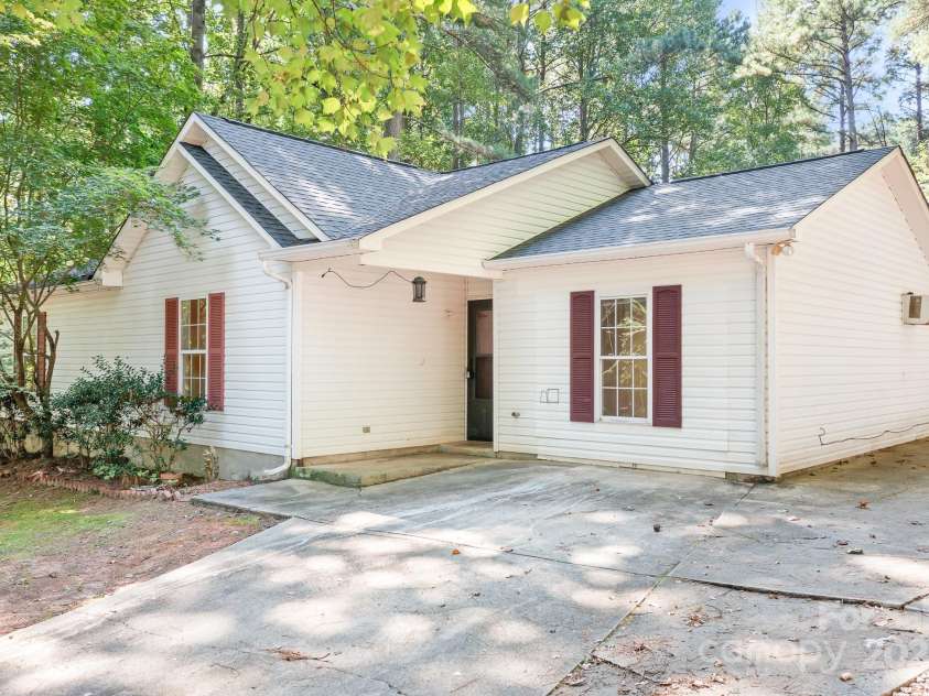 134 Mills Valley Drive, Mooresville, NC 28117.  MLS# CAR4301666, YatesRealty ID 509. 