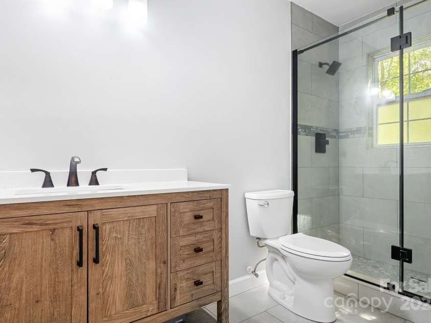 134 Mills Valley Drive, Mooresville, NC 28117.  MLS# CAR4301666, YatesRealty ID 509. Primary Bath