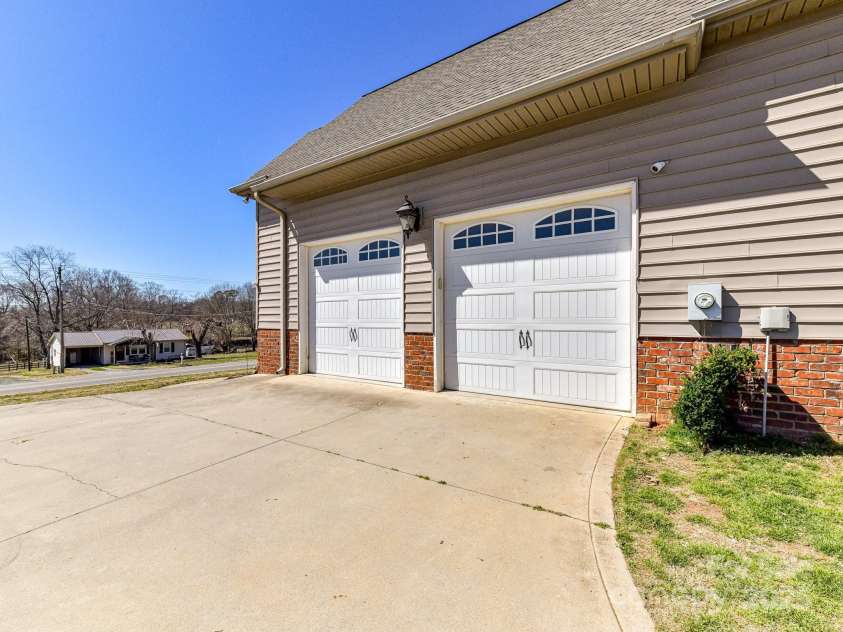 816 Springs Road, Dallas, NC 28034.  MLS# CAR4232847, YatesRealty ID 5090. 