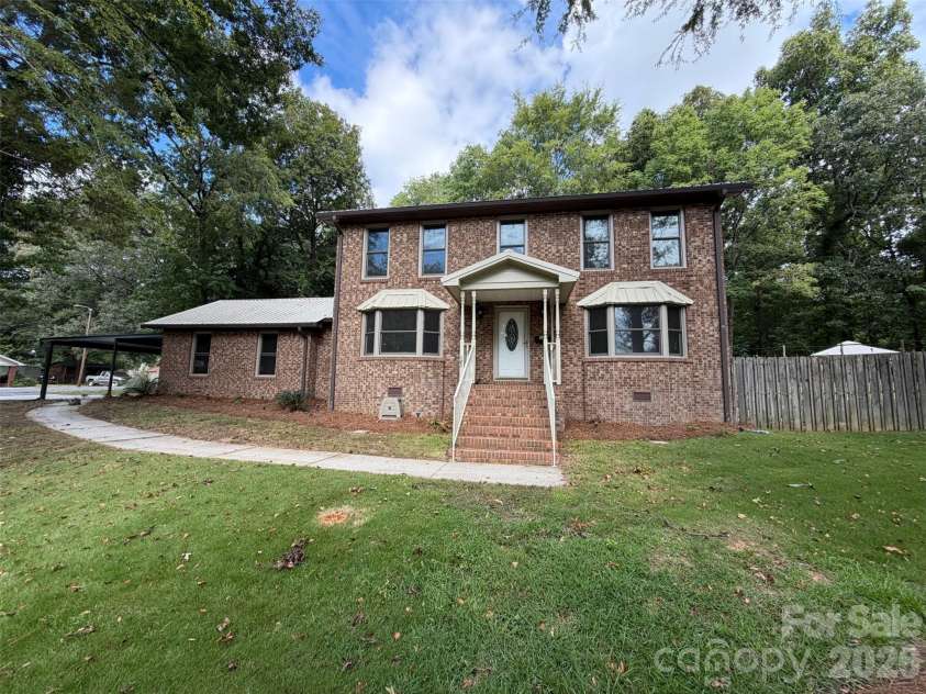 121 Goodman Circle, Concord, NC 28025.  MLS# CAR4424865, YatesRealty ID 50909. 