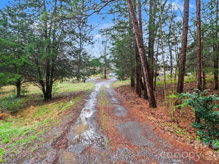 6107 RAINTREE Circle, Concord, NC 28027.  MLS# CAR4356905, YatesRealty ID 5091. 