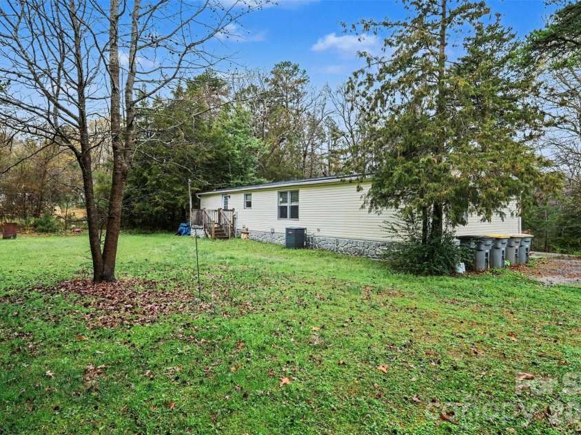 6107 RAINTREE Circle, Concord, NC 28027.  MLS# CAR4356905, YatesRealty ID 5091. 