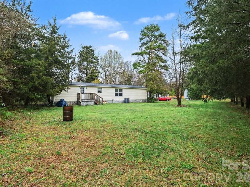 6107 RAINTREE Circle, Concord, NC 28027.  MLS# CAR4356905, YatesRealty ID 5091. 