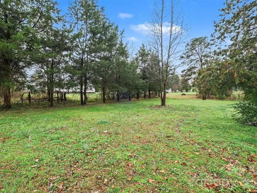 6107 RAINTREE Circle, Concord, NC 28027.  MLS# CAR4356905, YatesRealty ID 5091. 