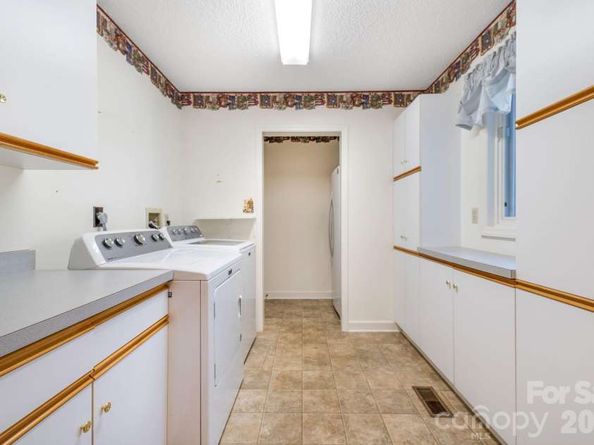 13 Lowry Lane, Weaverville, NC 28787.  MLS# CAR4415194, YatesRealty ID 50910. Mudroom / laundry room.